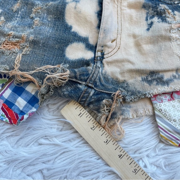 LEVI’S Vintage Denim Distressed Festival Vacation Shorts - Picture 9 of 11